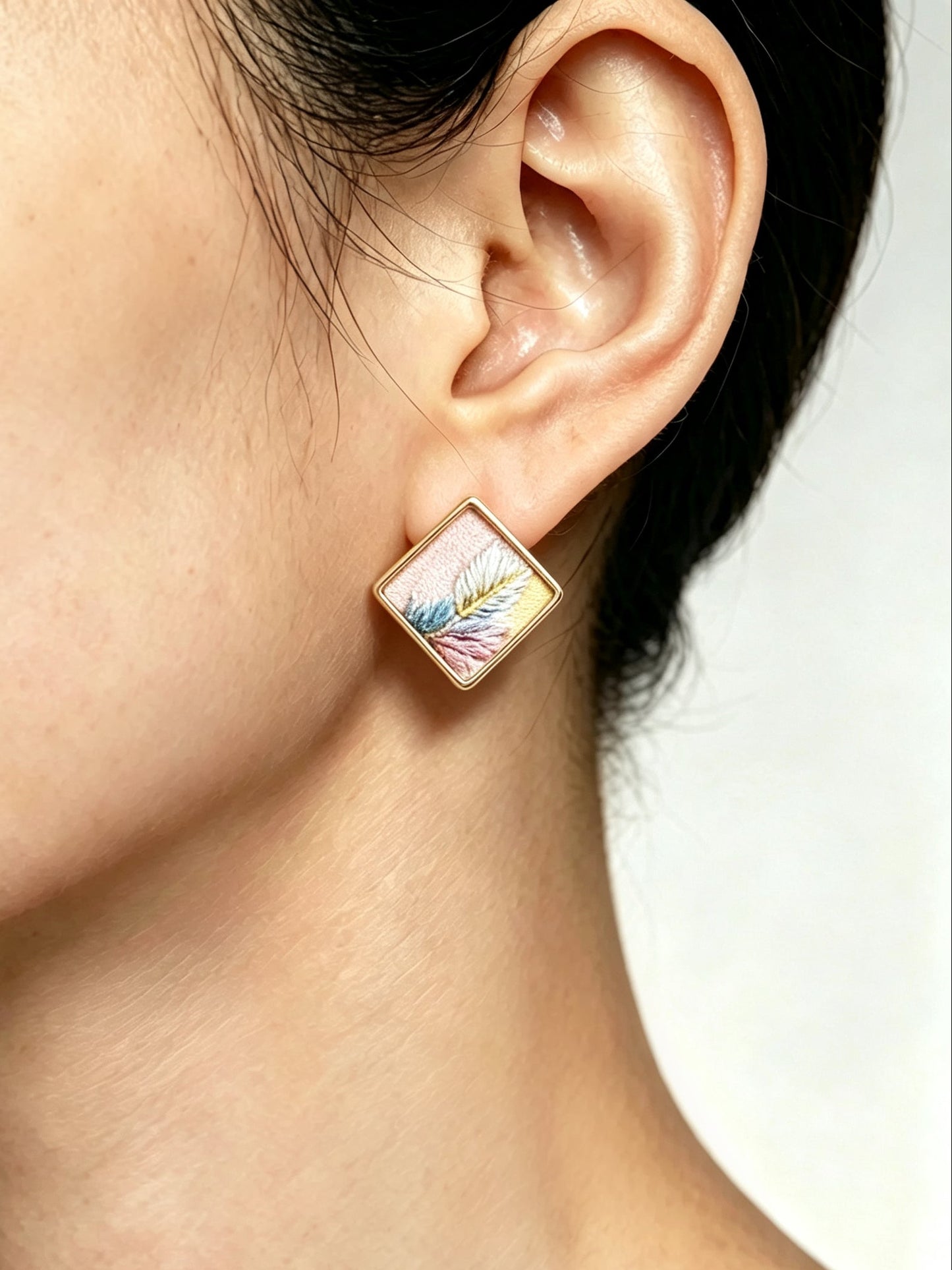 Classic Square Ear stud - Pale Yellow